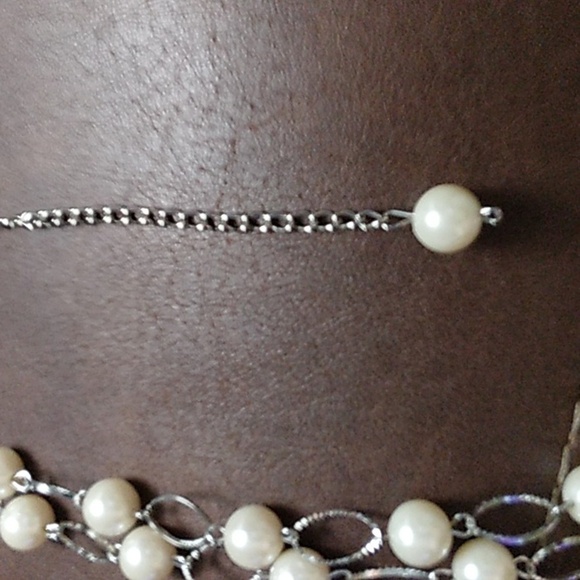 Fashion silver-tone & faux pearl necklace - Picture 6 of 7